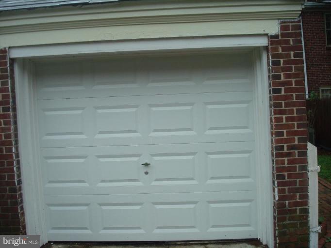 1536 Roundhill Road Baltimore, MD 21218 - Photo 22 of 26 Garage 1