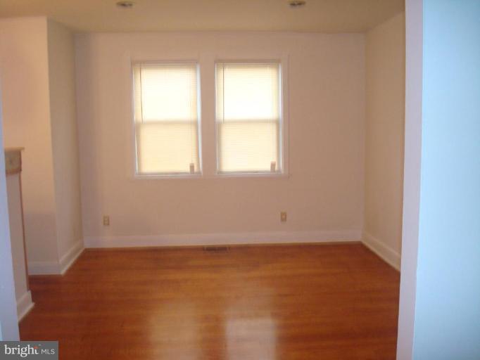 1536 Roundhill Road Baltimore, MD 21218 - Photo 4 of 26 Dining Room