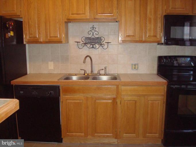 1536 Roundhill Road Baltimore, MD 21218 - Photo 6 of 26 Kitchen