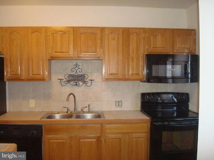 1536 Roundhill Road Baltimore, MD 21218 - Photo 7 of 26 Kitchen #2