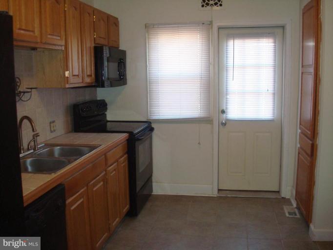 1536 Roundhill Road Baltimore, MD 21218 - Photo 8 of 26 Kitchen #3