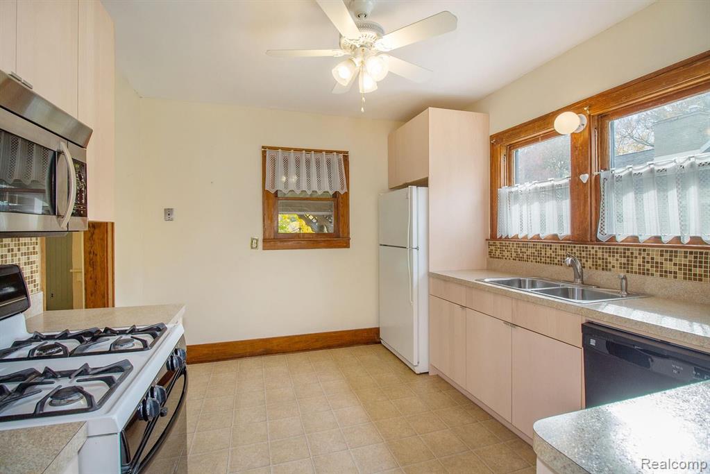 415 George Street Howell, MI 48843 - Photo 9 of 27