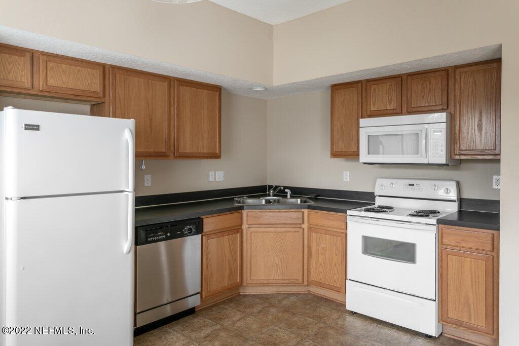 5260 Collins Road, Unit 902 Jacksonville, FL 32244 - Photo 6 of 28 5260 Collins Rd Unit 902 (11).jpg-SMALL