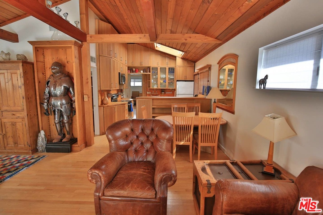 48 Dudley Avenue Venice, CA 90291 - Photo 11 of 16 a view of a dining room with furniture