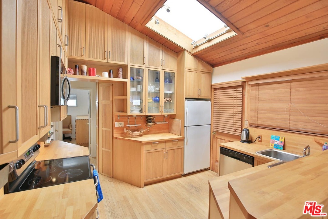 48 Dudley Avenue Venice, CA 90291 - Photo 2 of 16 a kitchen with stainless steel appliances kitchen island granite countertop a refrigerator and a stove