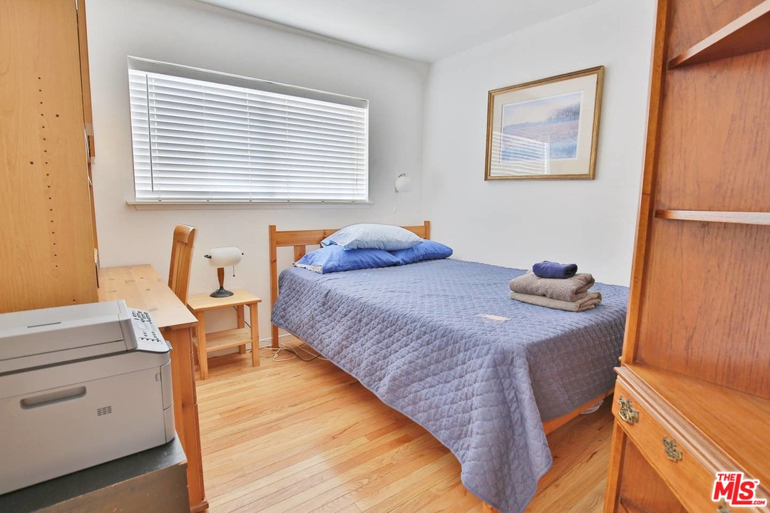 48 Dudley Avenue Venice, CA 90291 - Photo 5 of 16 a bedroom with a bed and furniture