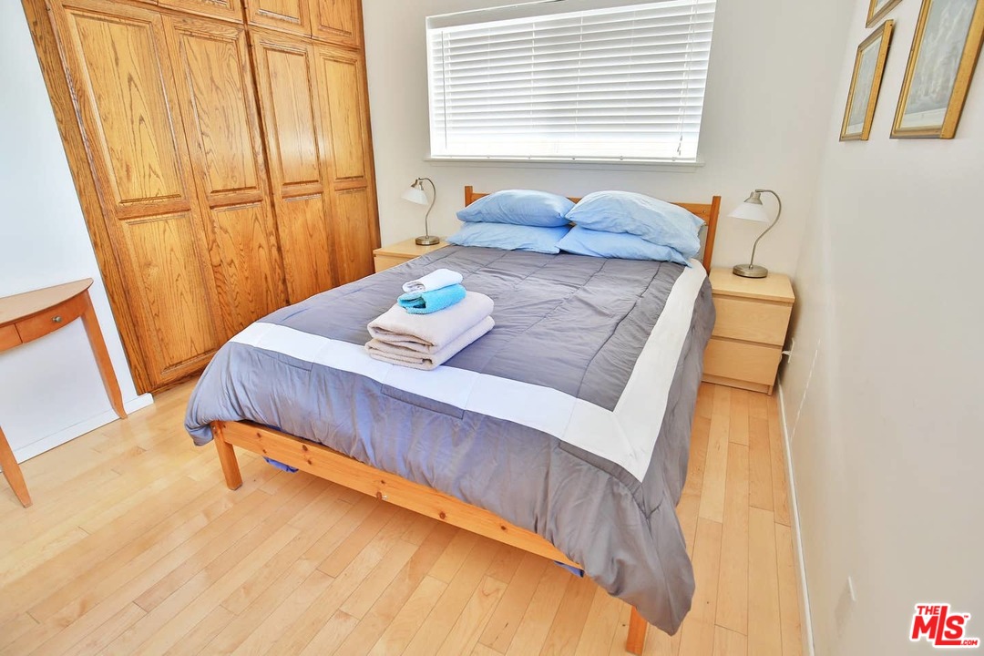 48 Dudley Avenue Venice, CA 90291 - Photo 7 of 16 a view of a bedroom with furniture and window