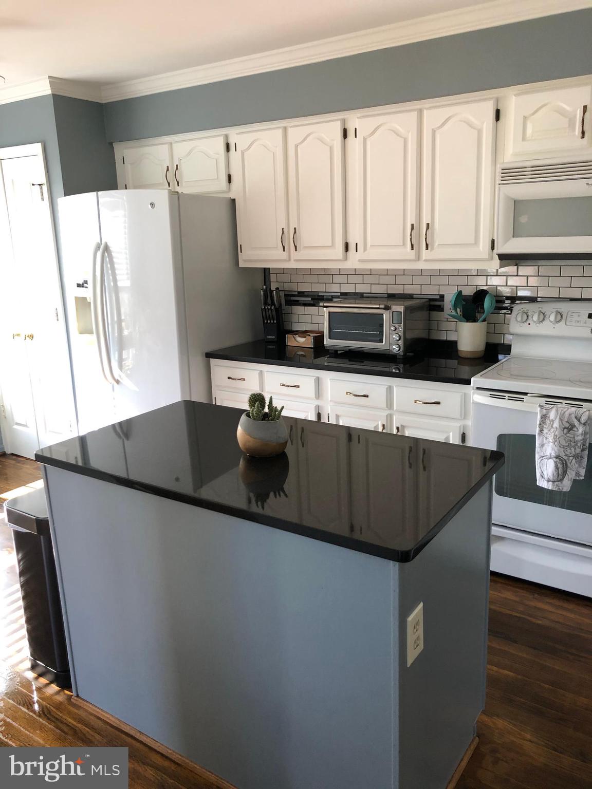 6665 Harbor Light Way New Market, MD 21774 - Photo 12 of 34 Kitchen with lots of cabinets