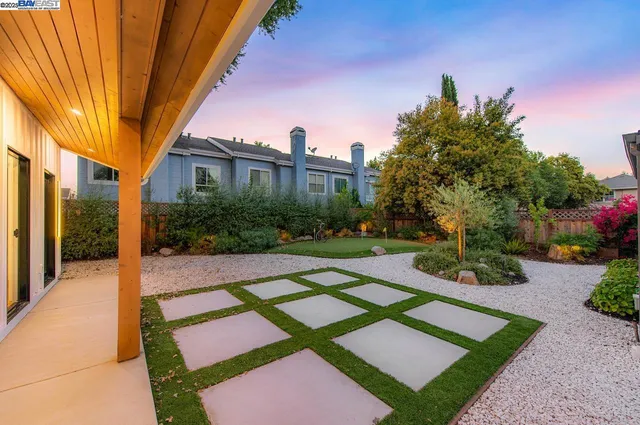 a view of a yard in front of house