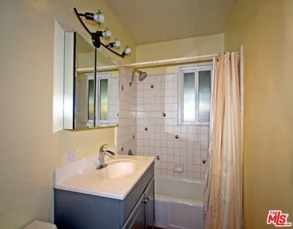 $5,495 | 3542 Greenwood Avenue, Los Angeles, CA 90066