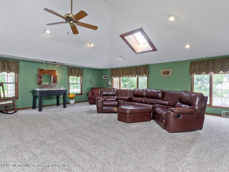 33 Ridge Road Colts Neck, NJ 07722 - Photo 12 of 32 012-250322-IMG_4951_5652624