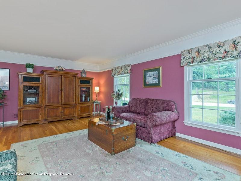 33 Ridge Road Colts Neck, NJ 07722 - Photo 3 of 32 002-250322-IMG_4927_5652602