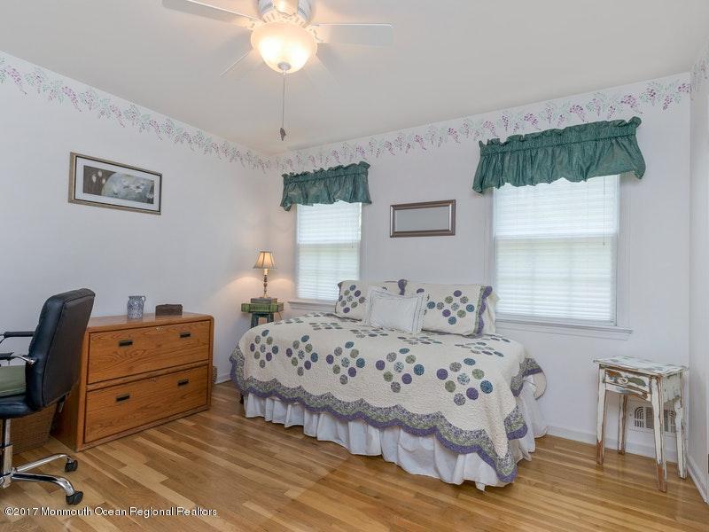 33 Ridge Road Colts Neck, NJ 07722 - Photo 23 of 32 023-250322-IMG_4967_5652640