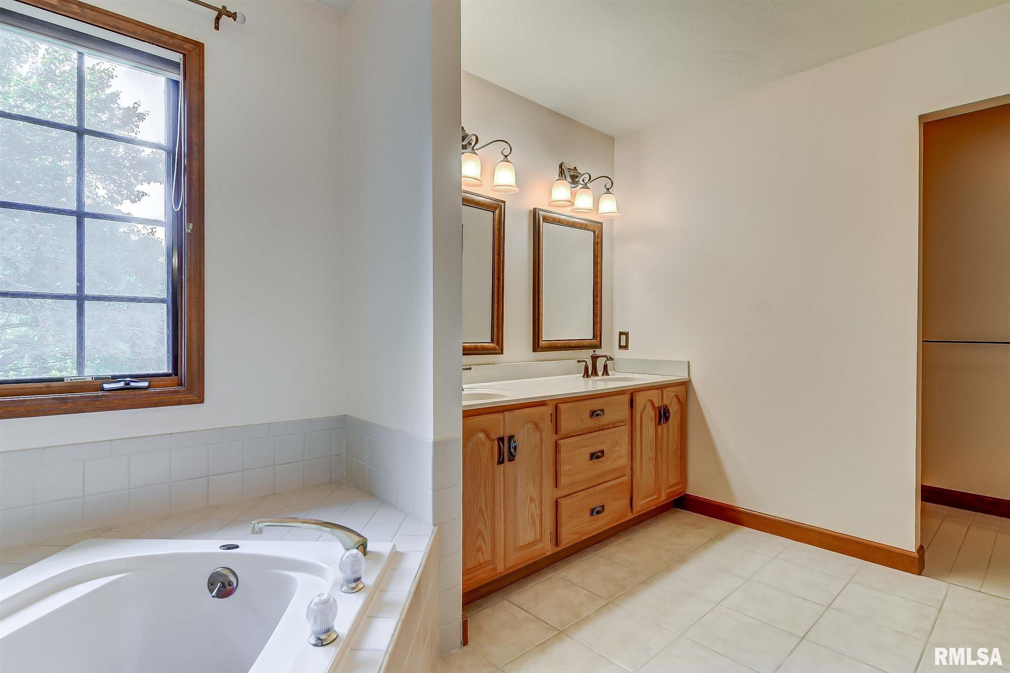 2308 Peppermill Pointe Court Springfield, IL 62712 - Photo 30 of 50 Gallery Image 30