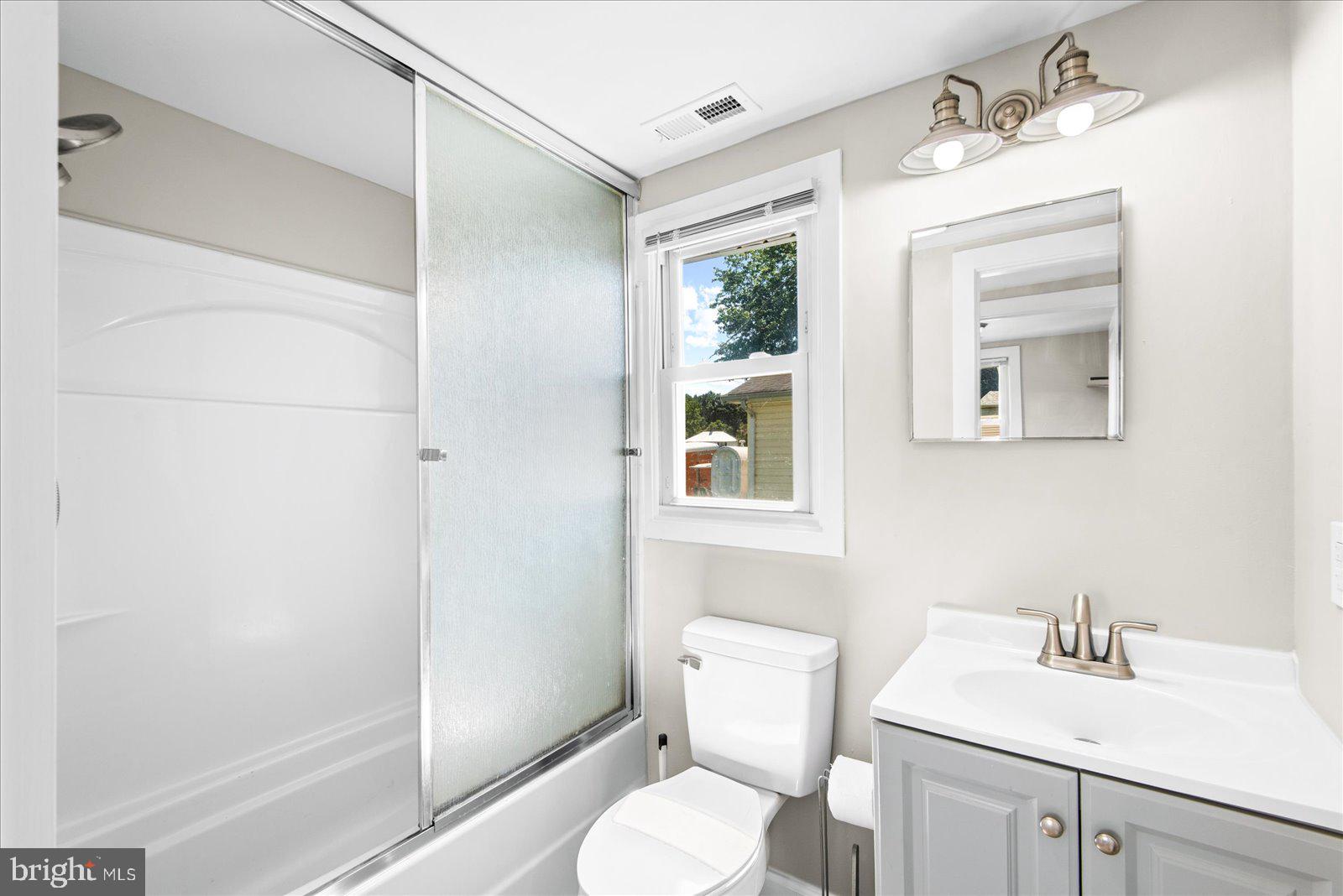 58 Longfield Road Colonial Beach, VA 22443 - Photo 23 of 31 Full bathroom w/glass shower door
