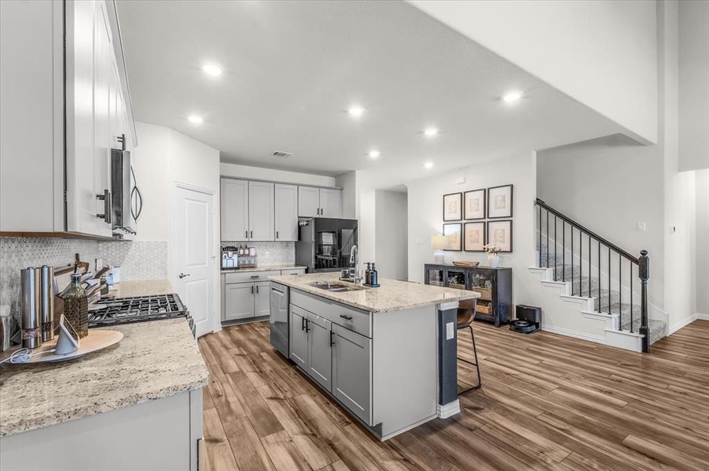 10600 Brookshire Road Fort Worth, TX 76126 - Photo 4 of 34