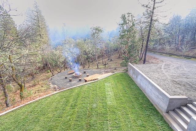 6643 Donaldson Road Grants Pass, OR 97526 - Photo 31 of 35 Lawn off patio