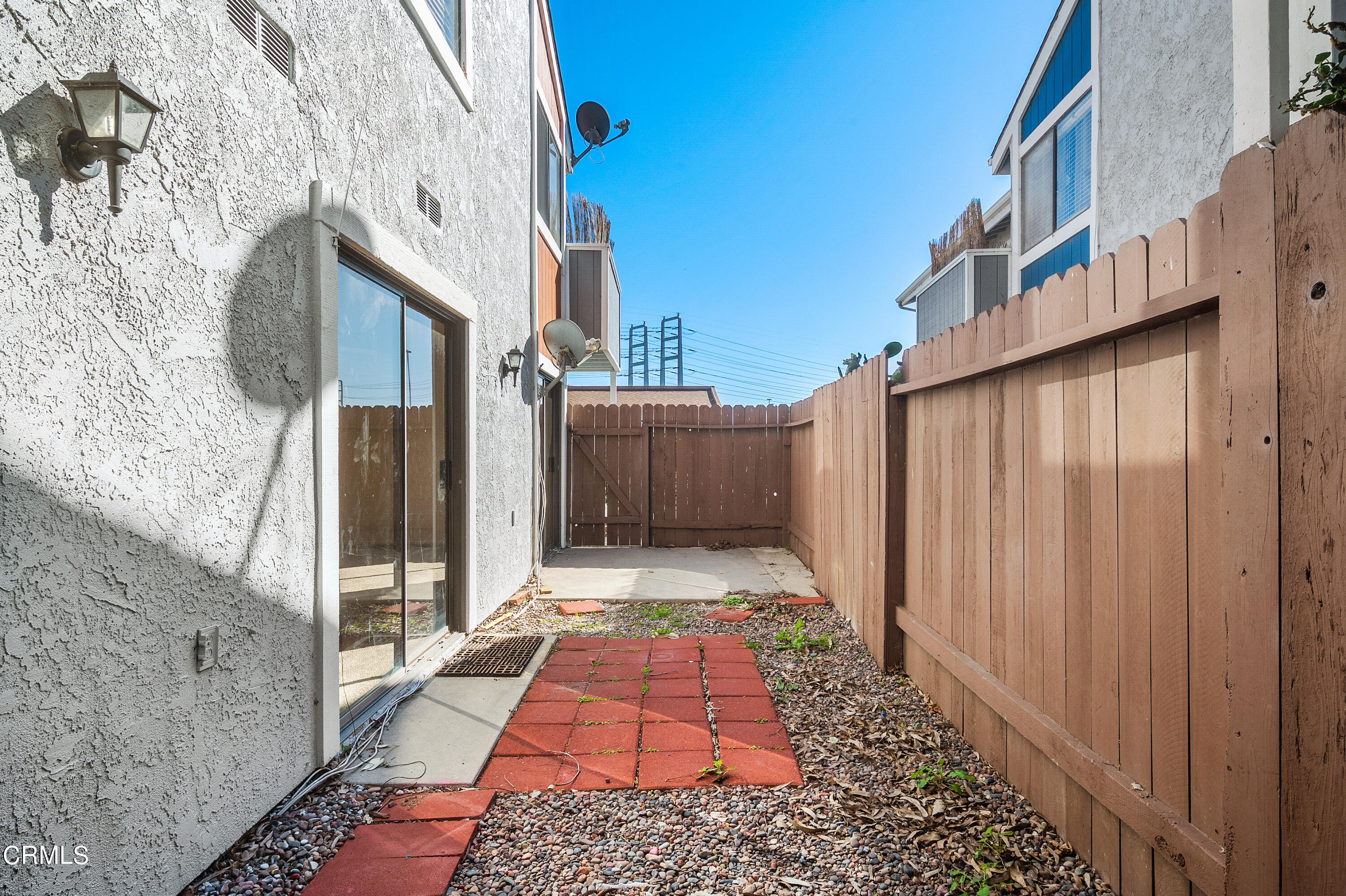 5202 Longfellow Way Oxnard, CA 93033 - Photo 14 of 21 a view of a pathway along a building