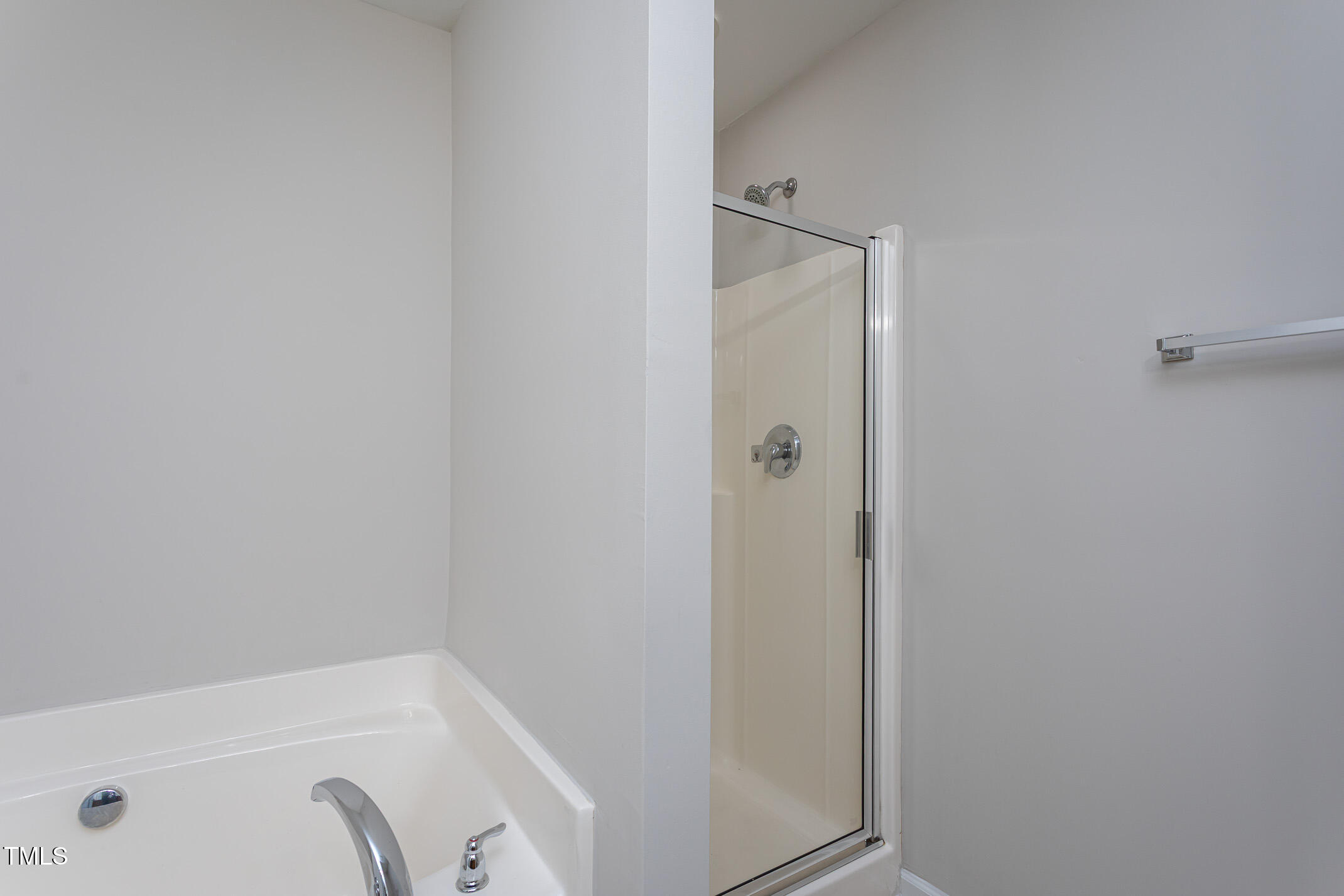 601 Weeping Willow Drive Durham, NC 27704 - Photo 22 of 36 a bathroom with a bathtub