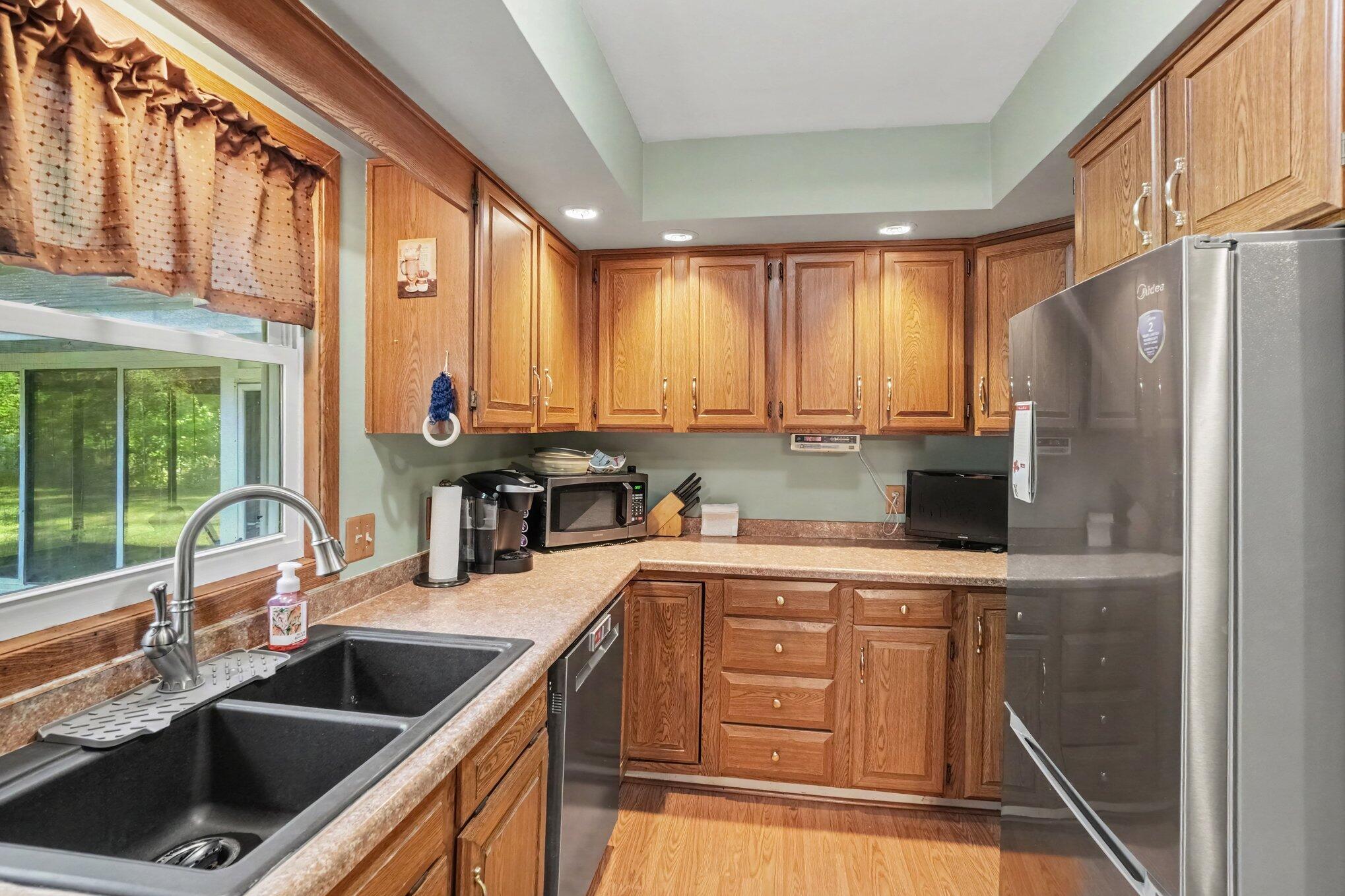 37 South Bear Lake Road Muskegon, MI 49445 - Photo 8 of 33 012_file_4145