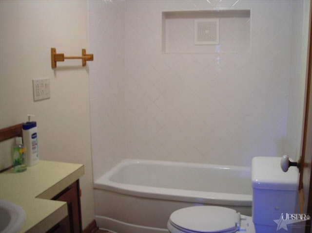 601 East Main Street Butler, IN 46721 - Photo 8 of 21