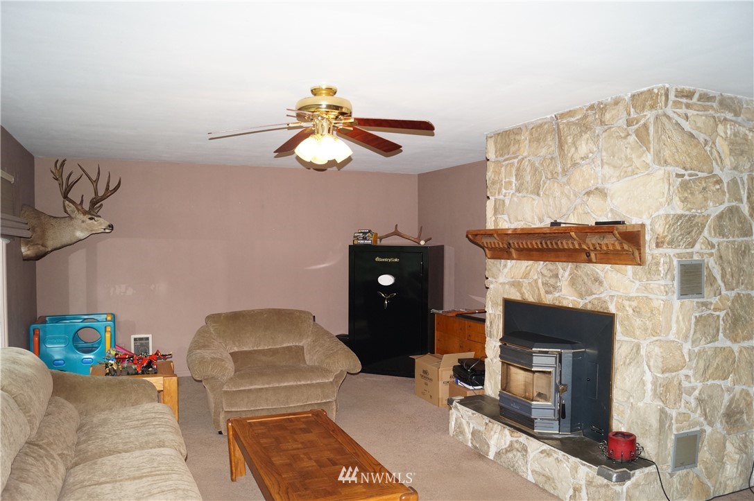 1700 Ranier Street Aberdeen, WA 98520 - Photo 2 of 25 Gallery Image 2