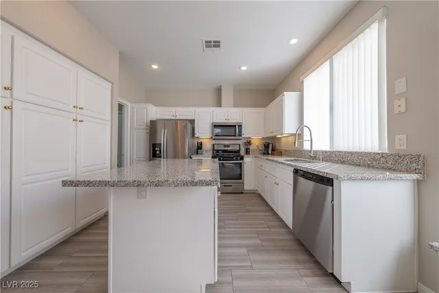 $2,956 | 8280 Crown Peak Avenue, Las Vegas, NV 89117