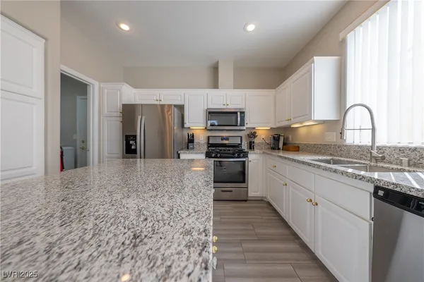 $2,595 | 8280 Crown Peak Avenue, Las Vegas, NV 89117