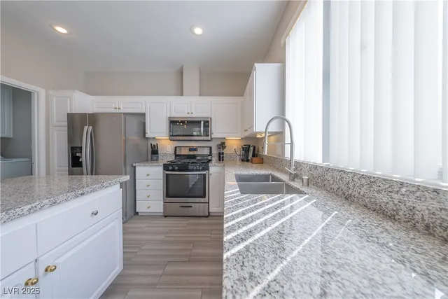 $2,956 | 8280 Crown Peak Avenue, Las Vegas, NV 89117