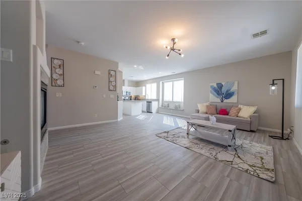 $2,595 | 8280 Crown Peak Avenue, Las Vegas, NV 89117