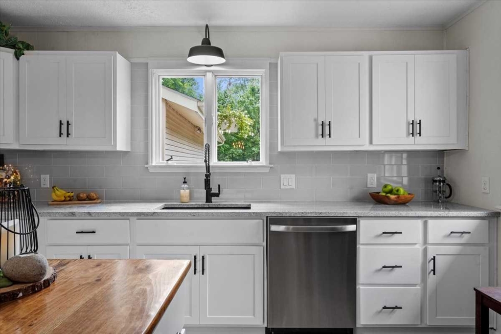 822 Hardwick Road Hardwick, MA 01037 - Photo 7 of 31