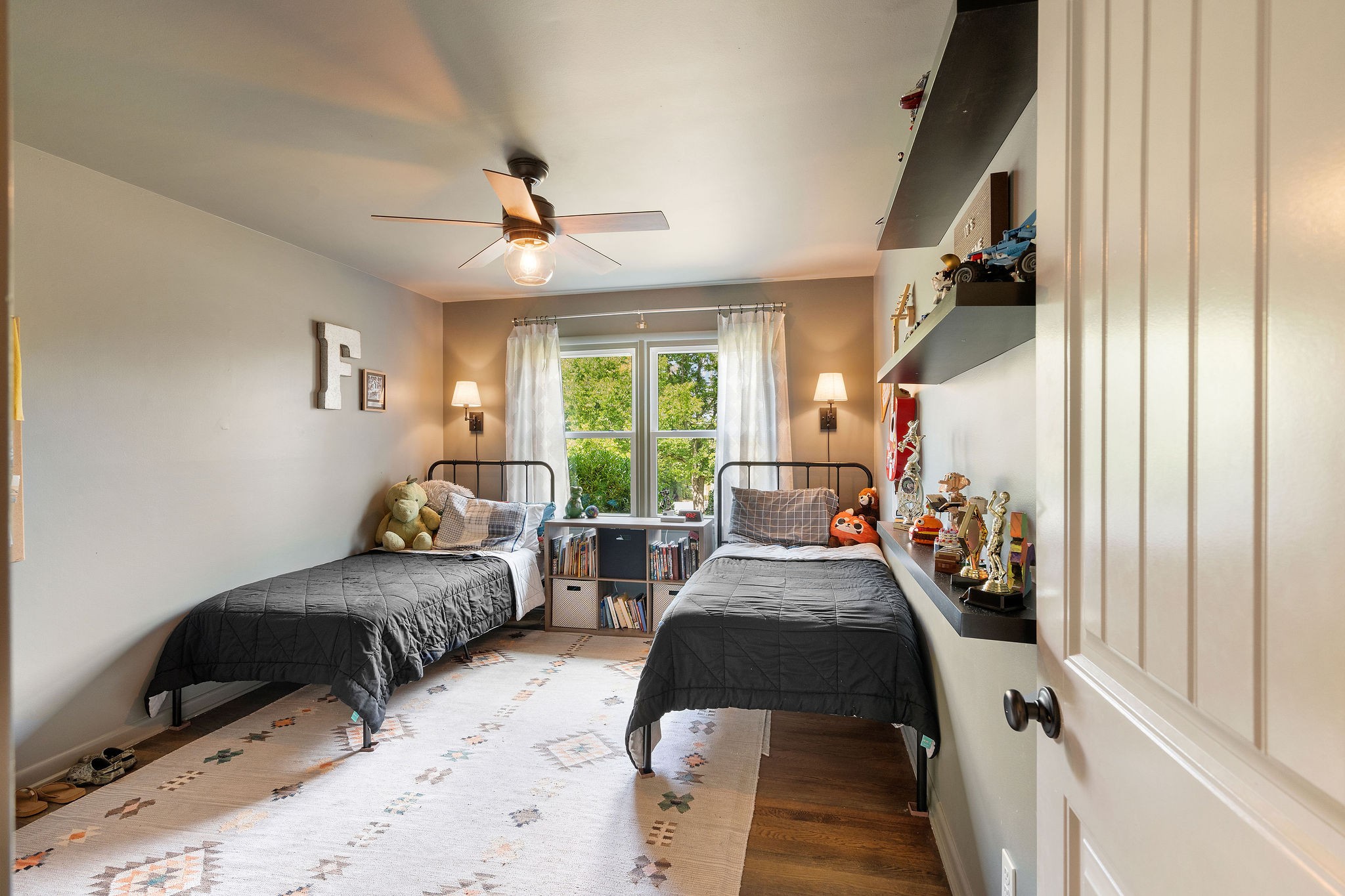 2337 Les Robinson Road Columbia, TN 38401 - Photo 21 of 35 a bedroom with furniture and a window