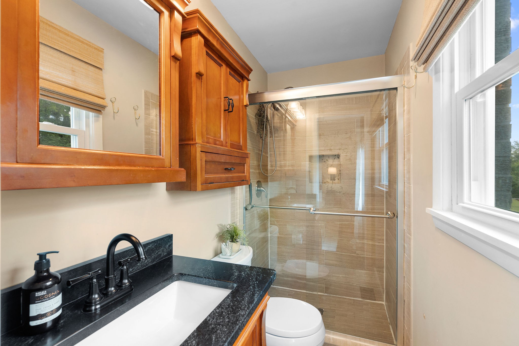 2337 Les Robinson Road Columbia, TN 38401 - Photo 26 of 35 a bathroom with a sink a toilet and a shower
