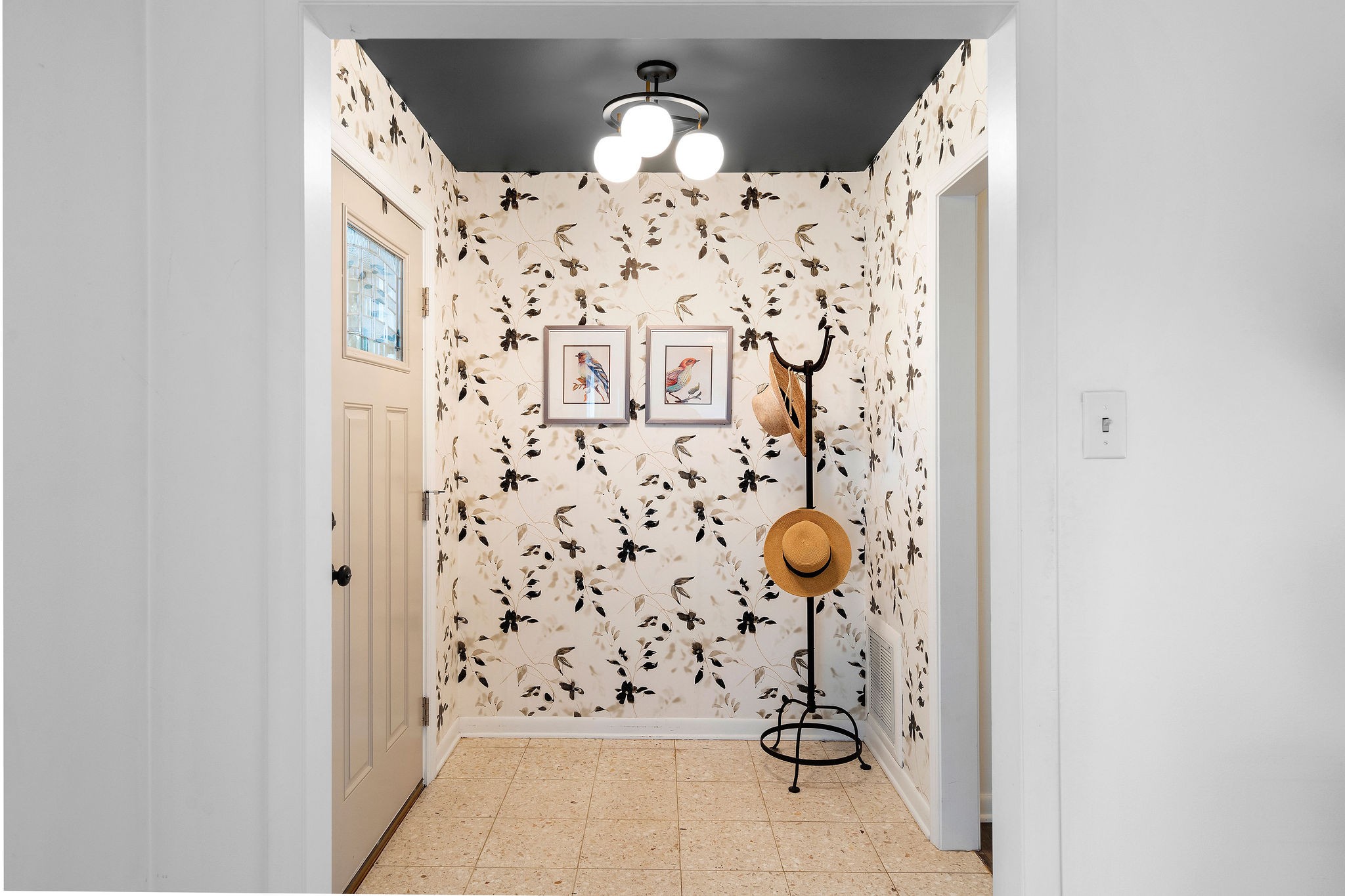 2337 Les Robinson Road Columbia, TN 38401 - Photo 7 of 35 a view of bathroom with shower curtain