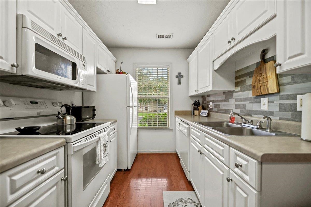 3040 Combray Circle Florence, SC 29501 - Photo 8 of 30 Gallery Image 8