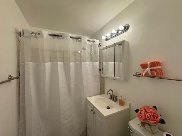 $1,350 | 7337 South South Shore Drive, Unit 726, Chicago, IL 60649