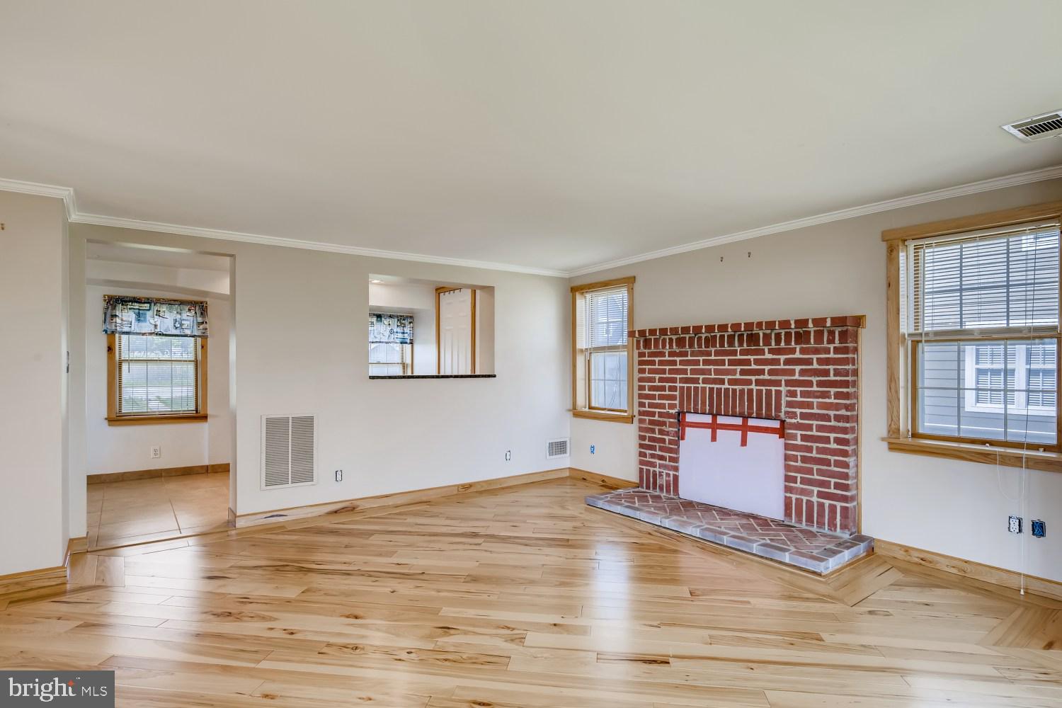 7813 SW Road Pasadena, MD 21122 - Photo 7 of 35 Gallery Image 7