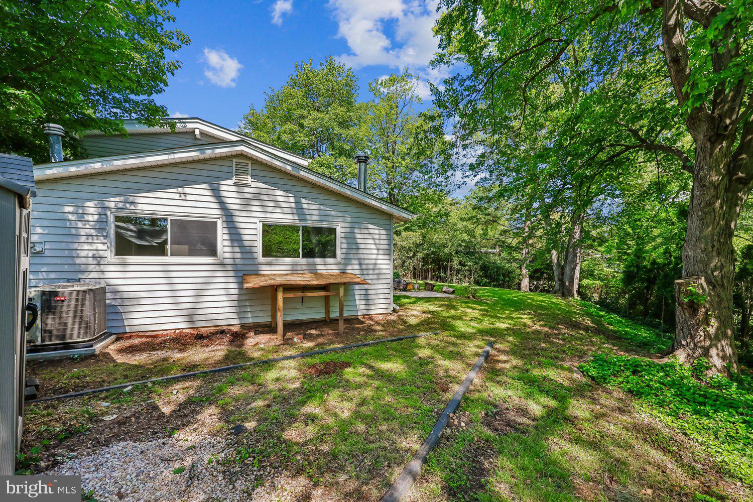 300 Gilsan Court Silver Spring, MD 20902 - Photo 29 of 117 a backyard of a house with table and chairs