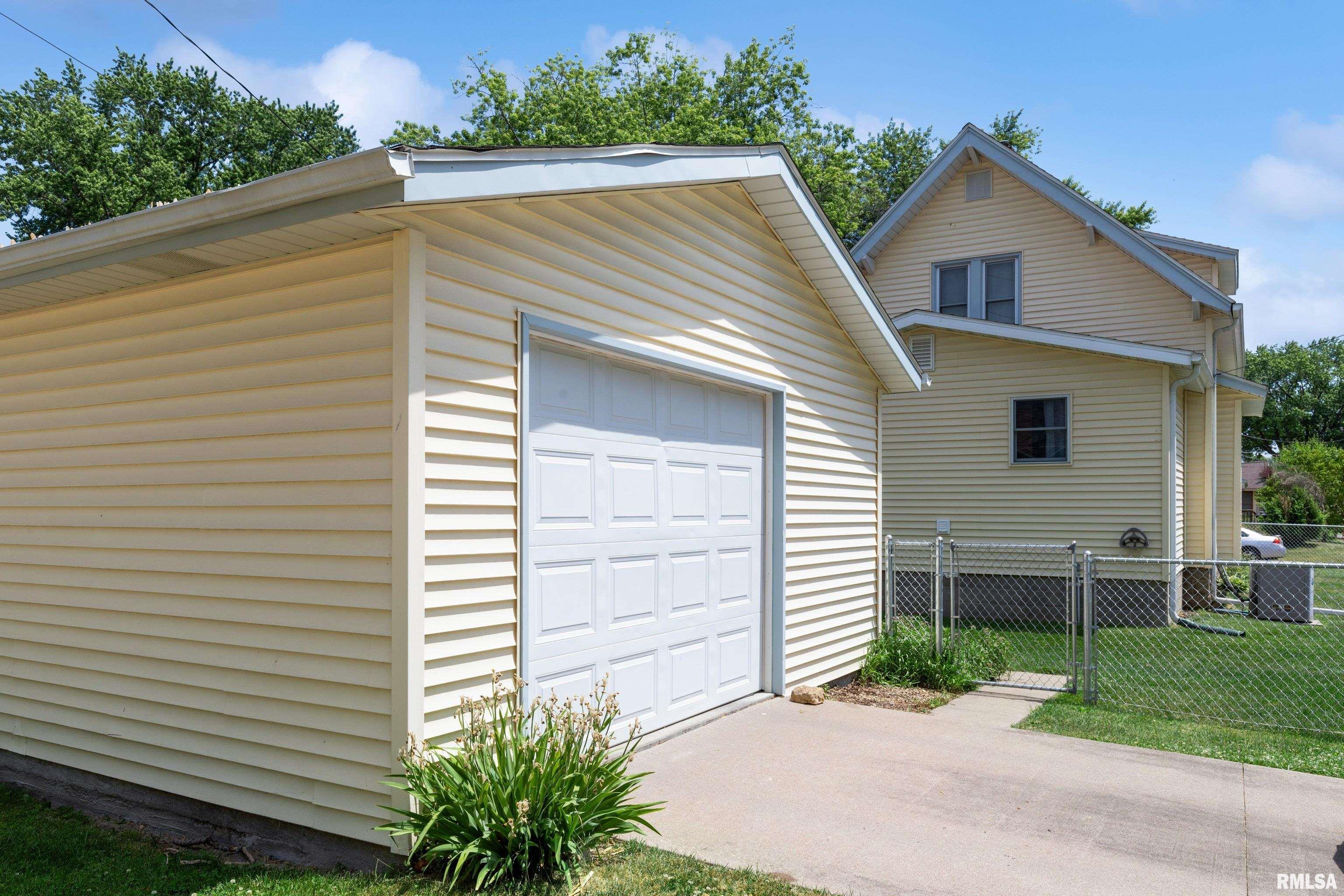 200 Adams Place Clinton, IA 52732 - Photo 3 of 22 Gallery Image 3