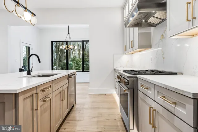 $2,295,000 | 604 Tapawingo Road Southwest, Vienna, VA 22180