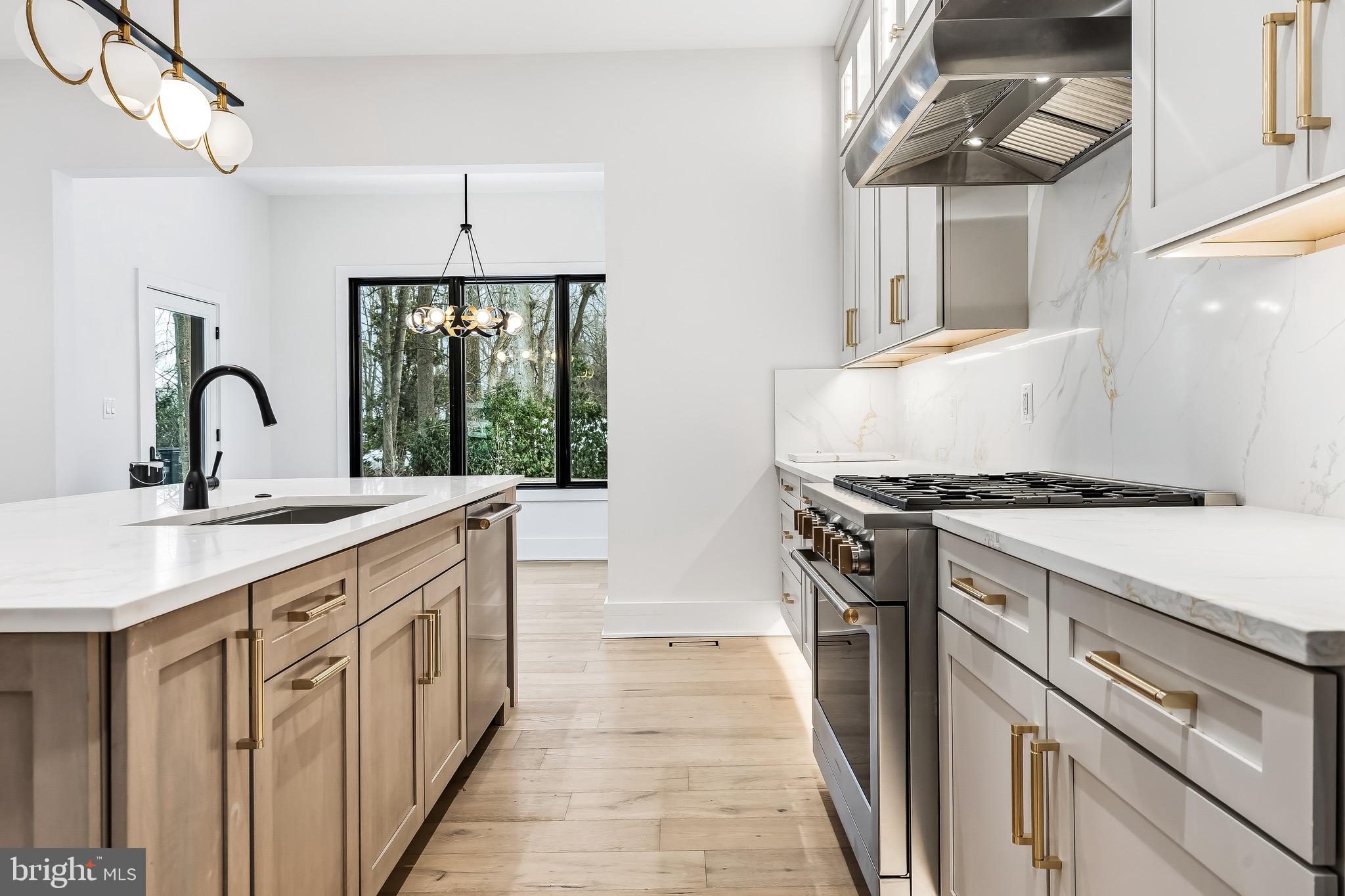 604 Tapawingo Road Southwest Vienna, VA 22180 - Photo 10 of 60