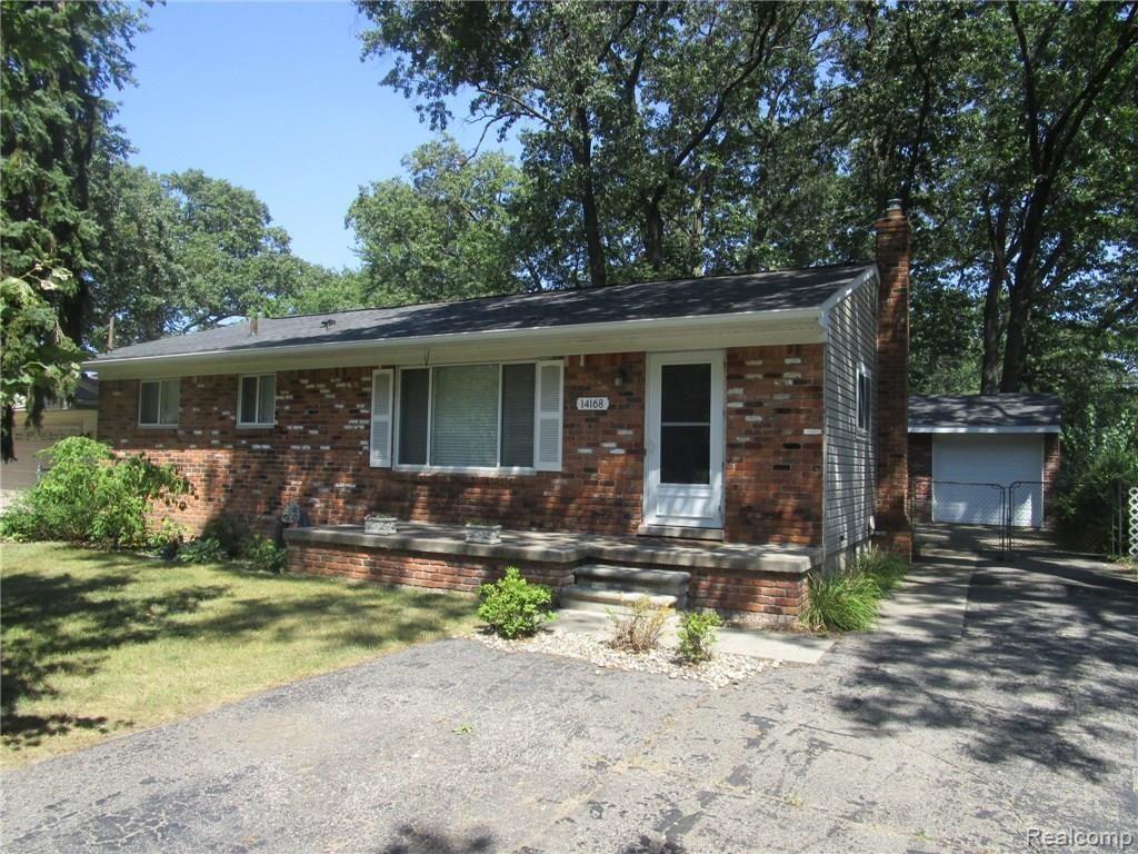 14168 Stark Road Livonia, MI 48154 - Photo 4 of 27 IMG_9001.JPG