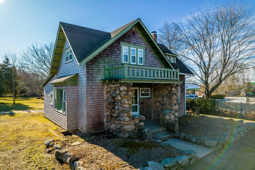 236 Russells Mills Road Dartmouth, MA 02748 - Photo 3 of 30 a front view of a house with garden