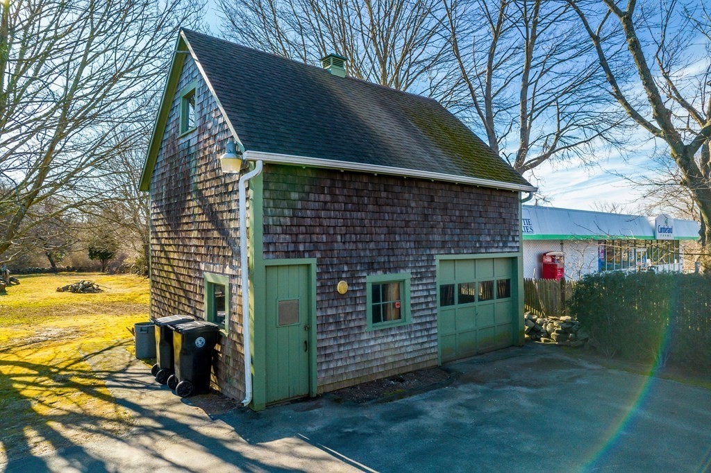 236 Russells Mills Road Dartmouth, MA 02748 - Photo 5 of 30 a view of a house with backyard and garden