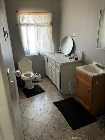 $795,000 | 1610 North Fries Avenue, Wilmington, CA 90744