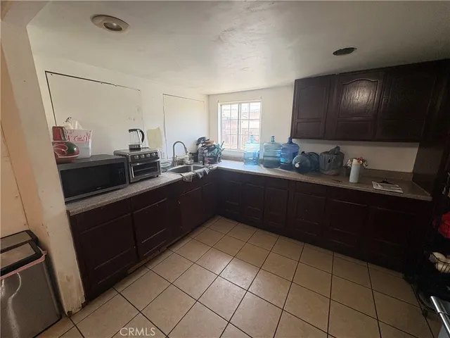 $795,000 | 1610 North Fries Avenue, Wilmington, CA 90744