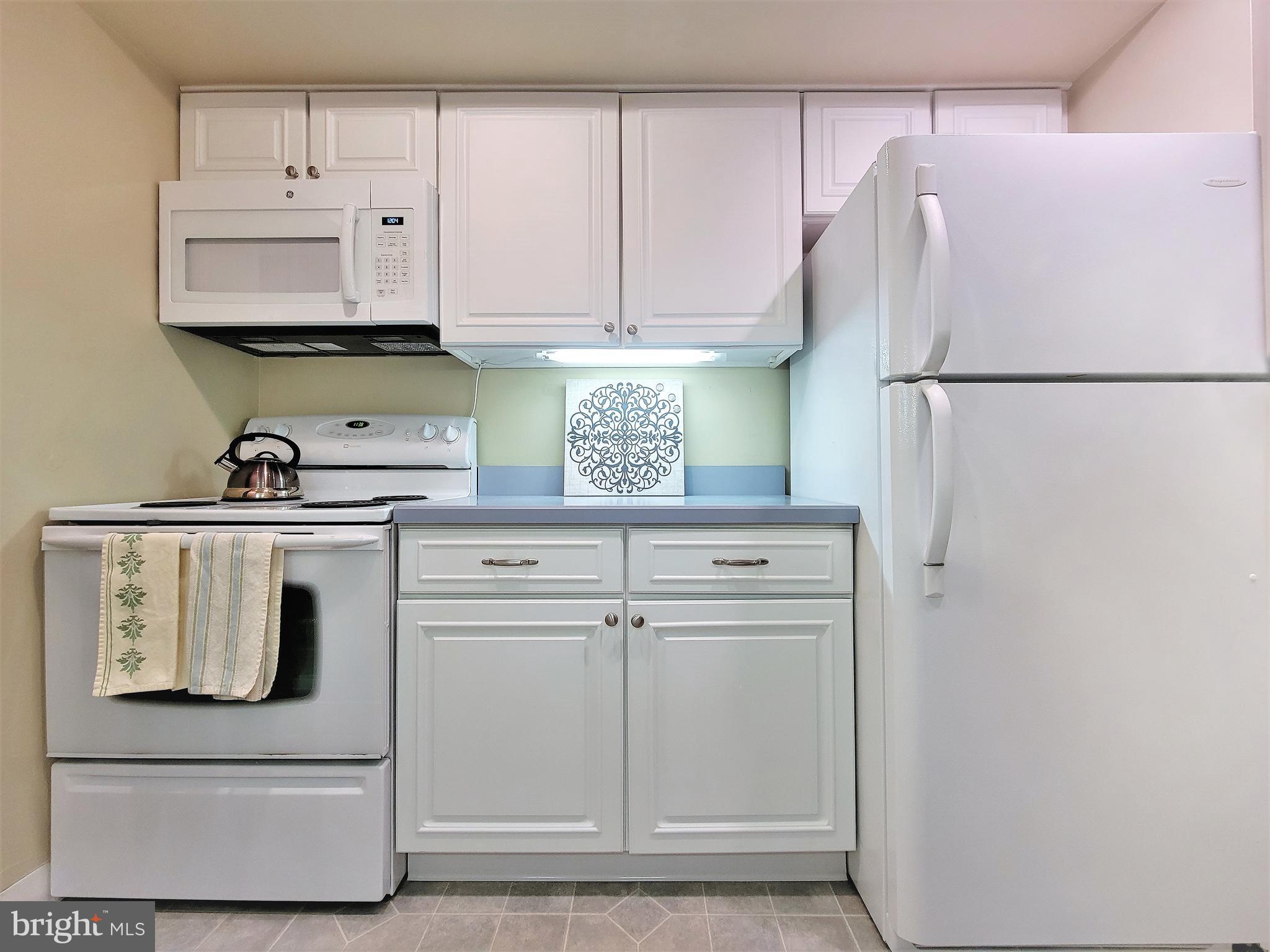 800 Avondale Road, Unit 3G Wallingford, PA 19086 - Photo 20 of 87 Kitchen Refrigerator, Oven & Microwave