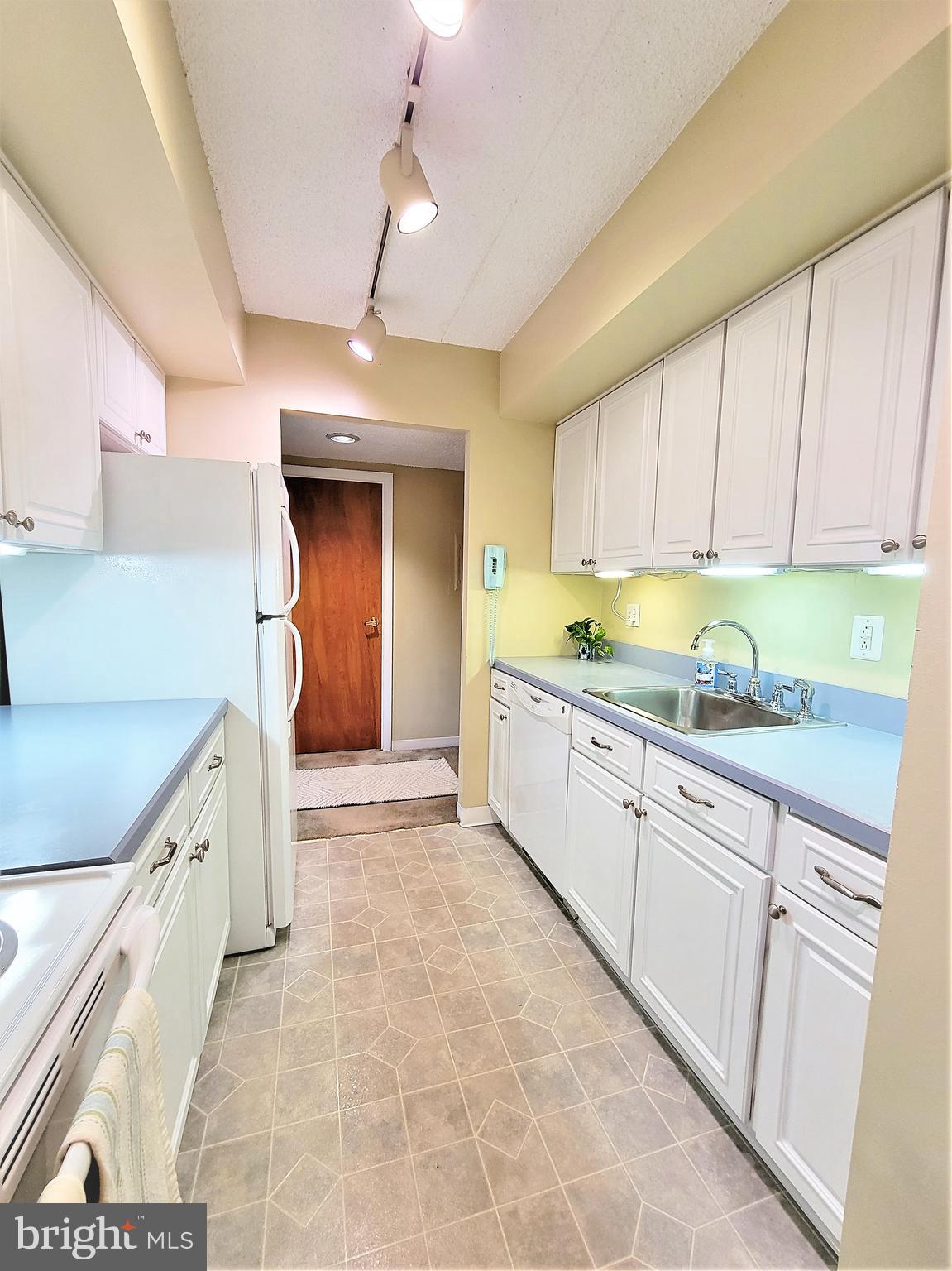 800 Avondale Road, Unit 3G Wallingford, PA 19086 - Photo 23 of 87 Kitchen