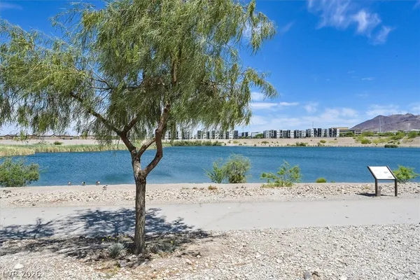 $1,575 | 75 North Valle Verde Drive, Unit 1821, Henderson, NV 89074