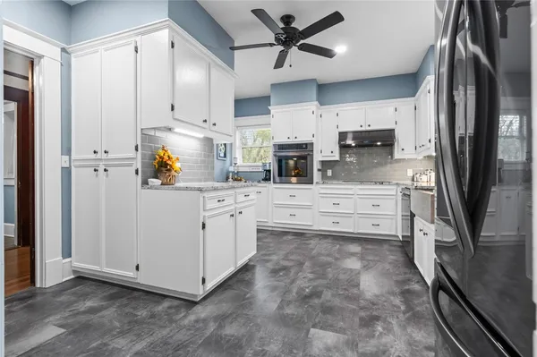 $515,000 | 501 Adams Avenue, McGregor, TX 76657